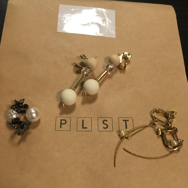 PLST(プラステ)のお値下げします♡様専用セオリープラステPLSTイヤリング3点セット レディースのアクセサリー(イヤリング)の商品写真