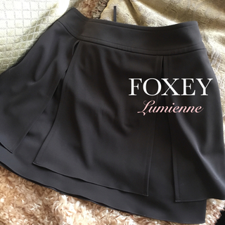 フォクシー(FOXEY)のスカート ひらひら❤️ フォクシー 42 美品 ダークブラウン(ひざ丈スカート)