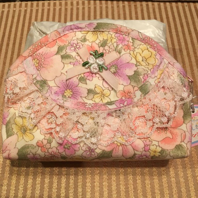 花柄ポーチ&ティッシュケース セット レディースのバッグ(ボディバッグ/ウエストポーチ)の商品写真