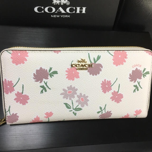 COACH(コーチ)のプレゼント用 レディースのファッション小物(財布)の商品写真