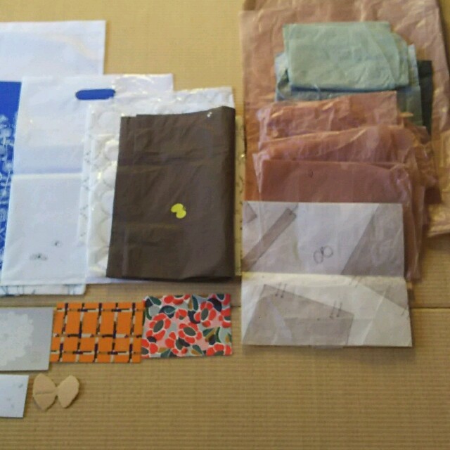 mina perhonen(ミナペルホネン)のミナペルホネン ノベルティー ショップバック 包装紙、レターカード、封筒他23点 レディースのバッグ(ショップ袋)の商品写真
