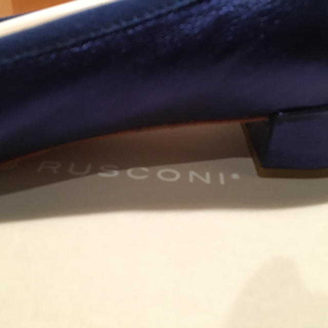 FABIO RUSCONI(ファビオルスコーニ)の新品未使用 紺ファビオルスコーニ バレーシューズ 38 レディースの靴/シューズ(バレエシューズ)の商品写真