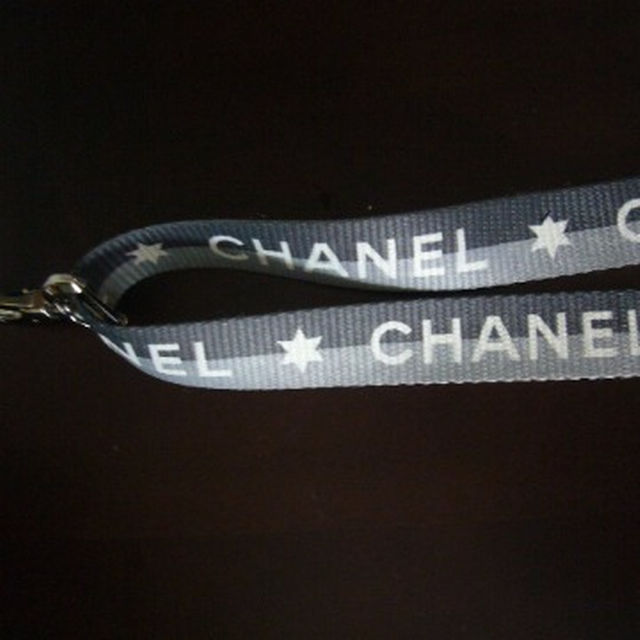 CHANEL(シャネル)のシャネルのロゴ　キーストラップ　グレー色 レディースのアクセサリー(その他)の商品写真