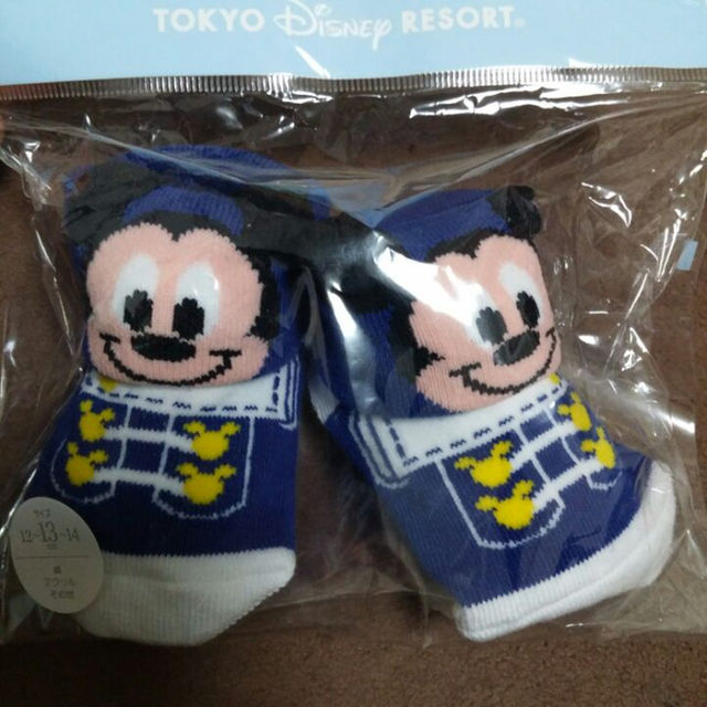 Disney(ディズニー)のディズニーリゾート限定　ミッキーベビー靴下 キッズ/ベビー/マタニティのこども用ファッション小物(その他)の商品写真