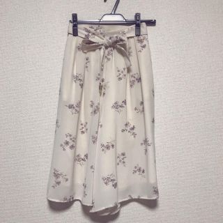 ジルバイジルスチュアート(JILL by JILLSTUART)のJILL by JILLSTUART 花柄パンツ(カジュアルパンツ)