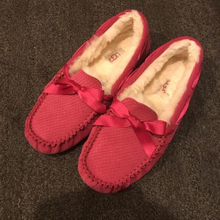 アグ(UGG)のUGG リボンシューズ(スリッポン/モカシン)