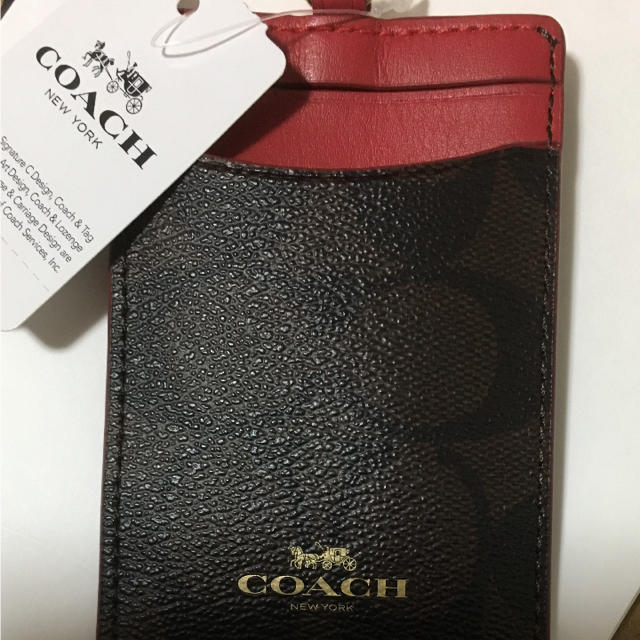 COACH(コーチ)のハワイにて購入 COACH  パス&カードケース 赤シグネチャー レディースのファッション小物(名刺入れ/定期入れ)の商品写真