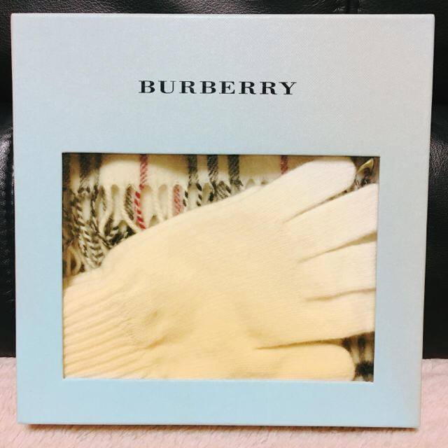 BURBERRY(バーバリー)の【未使用＊BURBERRY】箱付き＊マフラー＊手袋セット レディースのファッション小物(マフラー/ショール)の商品写真