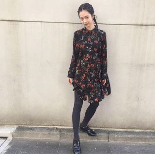 ザラ(ZARA)のZARA 花柄 ワンピース 完売(ひざ丈ワンピース)