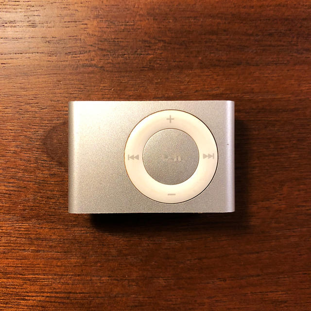 Apple(アップル)のiPod shuffle 2GB スマホ/家電/カメラのオーディオ機器(ポータブルプレーヤー)の商品写真