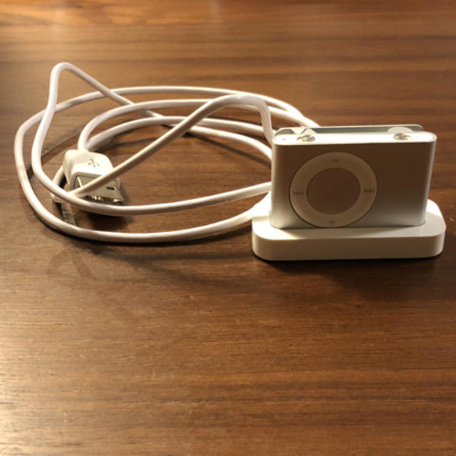 Apple(アップル)のiPod shuffle 2GB スマホ/家電/カメラのオーディオ機器(ポータブルプレーヤー)の商品写真