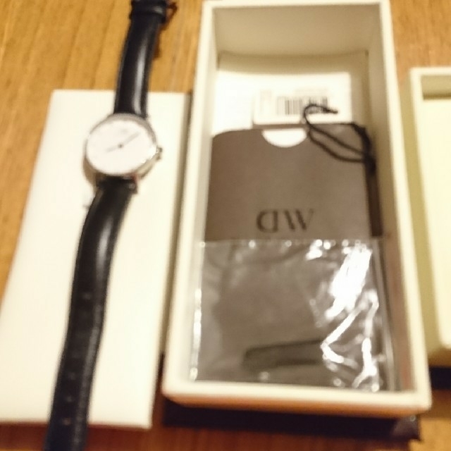 Daniel Wellington(ダニエルウェリントン)のお値下げ★美品★保証書、説明書、ブレスレット付き★ダニエルウェリントン腕時計 レディースのファッション小物(腕時計)の商品写真