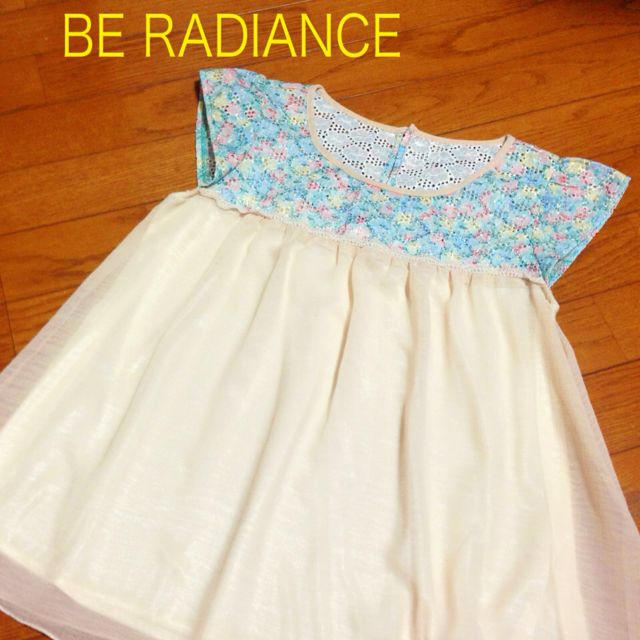 BE RADIANCE(ビーラディエンス)のビーラディエンスシフォントップス レディースのトップス(シャツ/ブラウス(半袖/袖なし))の商品写真