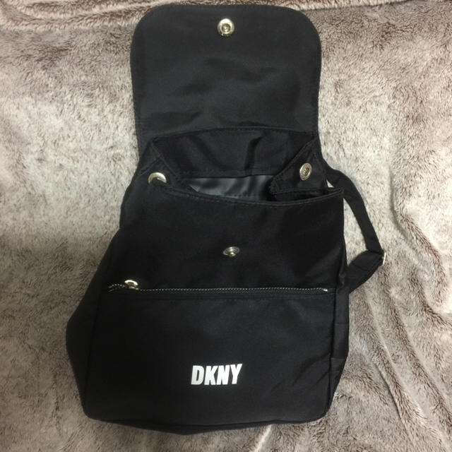 DKNY(ダナキャランニューヨーク)のmairiさま専用⭐️DKNY ミニ リュック 黒  ダナキャランニューヨーク レディースのバッグ(リュック/バックパック)の商品写真