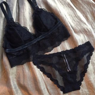 ヴィクトリアズシークレット(Victoria's Secret)のVSブラレット&ショーツセット(BLK)(ブラ&ショーツセット)