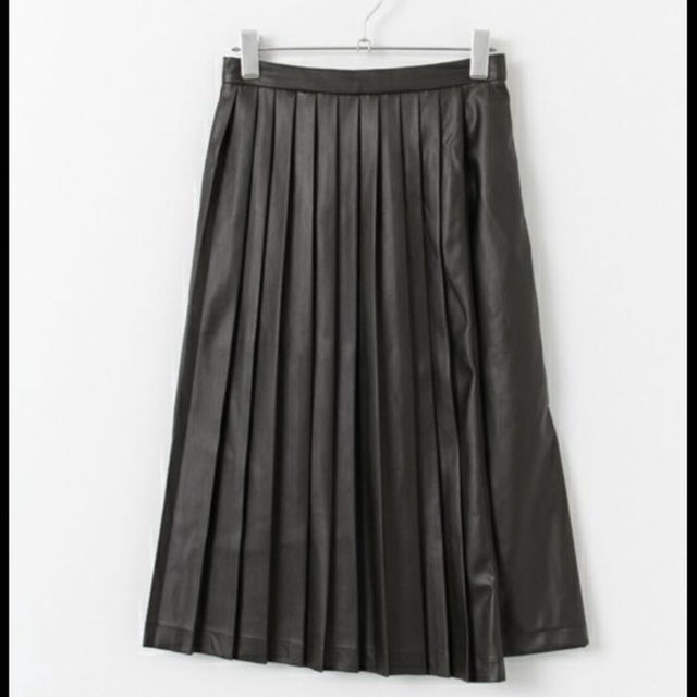 URBAN RESEARCH(アーバンリサーチ)の【新品タグ付き】フェイクレザー ラップスカート レディースのスカート(ロングスカート)の商品写真
