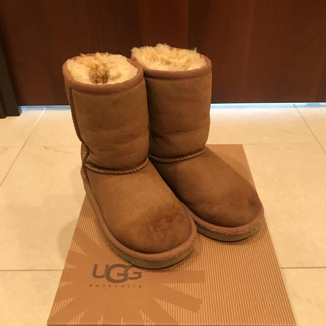 UGG(アグ)ののり様専用 UGGキッズ US9 キッズ/ベビー/マタニティのキッズ靴/シューズ(15cm~)(ブーツ)の商品写真