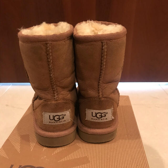 UGG(アグ)ののり様専用 UGGキッズ US9 キッズ/ベビー/マタニティのキッズ靴/シューズ(15cm~)(ブーツ)の商品写真