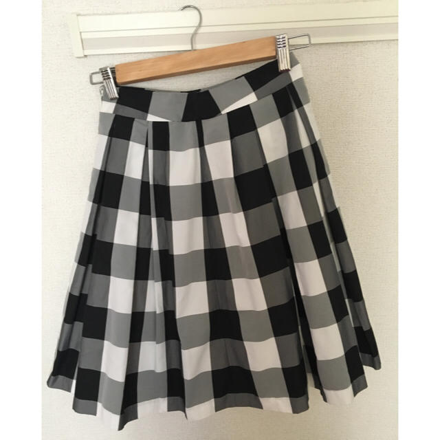 CLEAR IMPRESSION(クリアインプレッション)のタック入りチェック柄スカート レディースのスカート(ひざ丈スカート)の商品写真