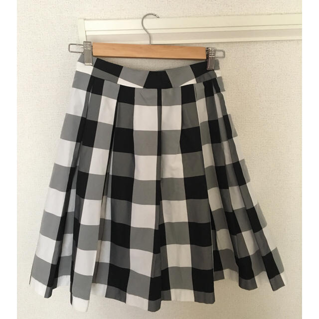 CLEAR IMPRESSION(クリアインプレッション)のタック入りチェック柄スカート レディースのスカート(ひざ丈スカート)の商品写真