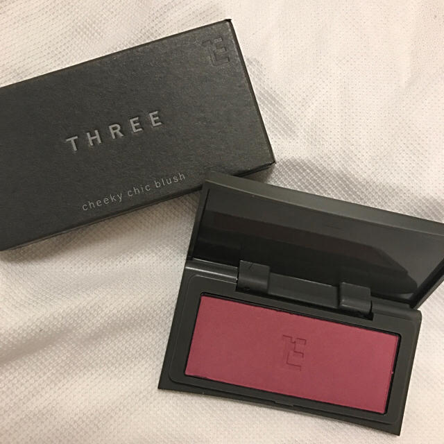 THREE(スリー)の☆新品☆THREE チーキーシークブラッシュ コスメ/美容のベースメイク/化粧品(チーク)の商品写真