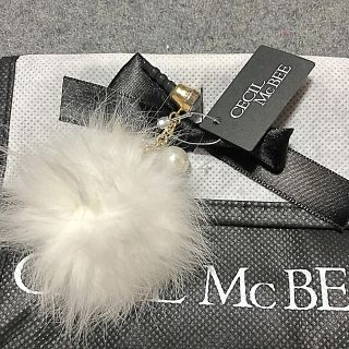 セシルマクビー(CECIL McBEE)のCECIL McBEE☆新品☆ファーイヤフォンジャック☆アクセショッパー☆(ストラップ/イヤホンジャック)