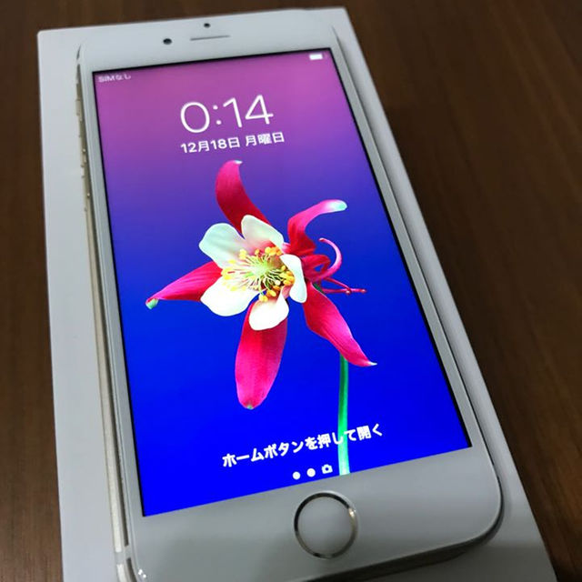 Apple(アップル)のiPhone6s 64GB, Gold スマホ/家電/カメラのスマートフォン/携帯電話(スマートフォン本体)の商品写真