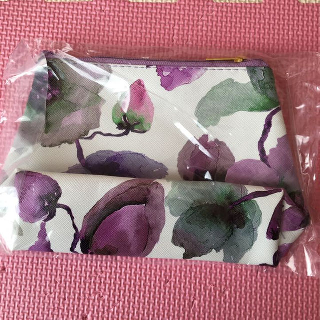 花柄 お洒落な ポーチ レディースのバッグ(ボディバッグ/ウエストポーチ)の商品写真