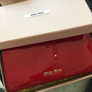 ミュウミュウ(miumiu)の最終 値下げ  ミュウミュウ   赤  長財布  (長財布)