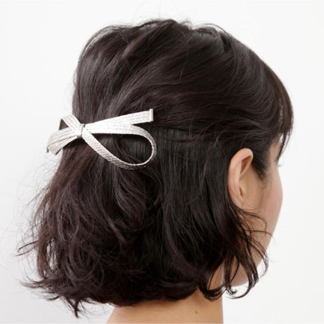 petite robe noire(プティローブノアー)のpetite robe noire リボンバレッタ ゴールド レディースのヘアアクセサリー(バレッタ/ヘアクリップ)の商品写真