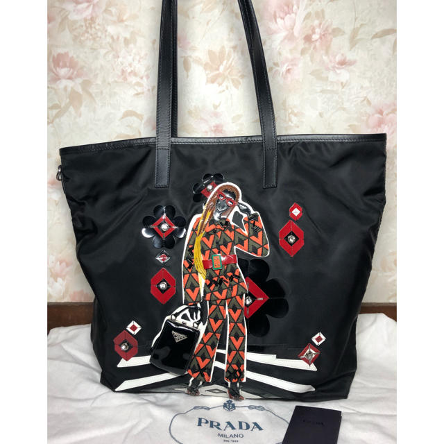 PRADA プラダ ナイロン トートバッグ ロボット ガール模様 | フリマアプリ ラクマ