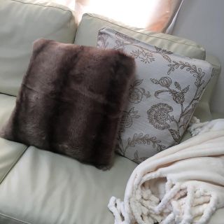 ザラホーム(ZARA HOME)のZARA HOME♡上質なファークッションカバー(クッションカバー)