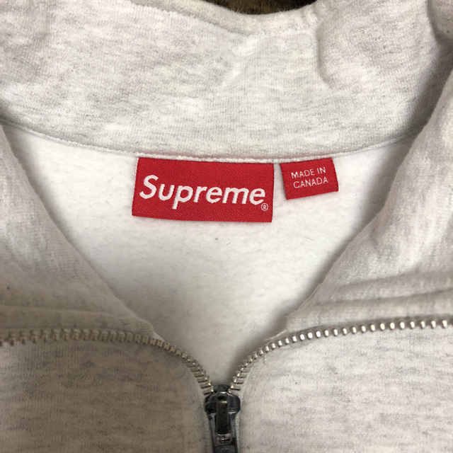 Supreme(シュプリーム)のsupreme ビッグロゴハーフジップ メンズのトップス(スウェット)の商品写真