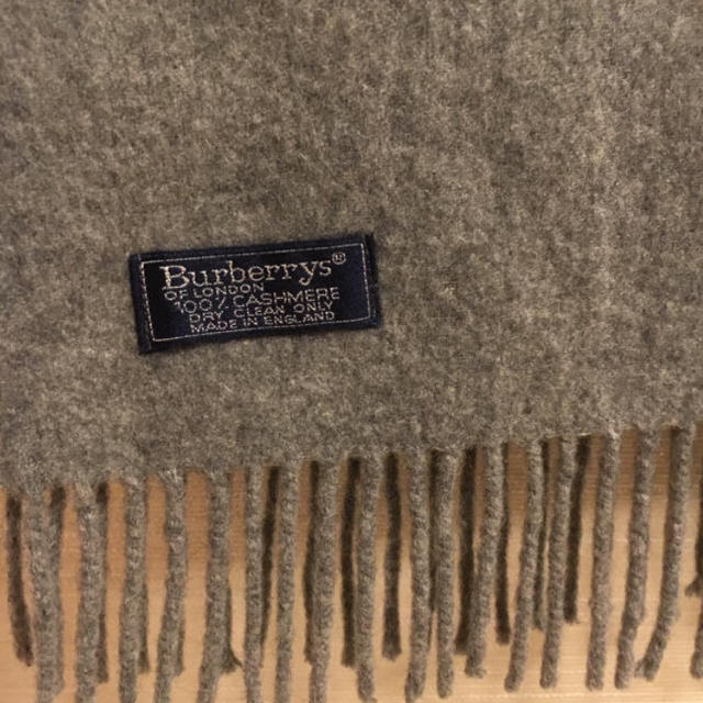 BURBERRY(バーバリー)のみっきぃ様専用 バーバリー マフラー 正規品 グレー レディースのファッション小物(マフラー/ショール)の商品写真