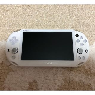 プレイステーションヴィータ(PlayStation Vita)のPSVITA PCH-2000  ホワイト(携帯用ゲームソフト)