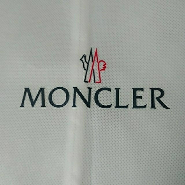 MONCLER(モンクレール)のMONCLERモンクレール ガーメントケースLサイズ レディースのジャケット/アウター(ダウンジャケット)の商品写真