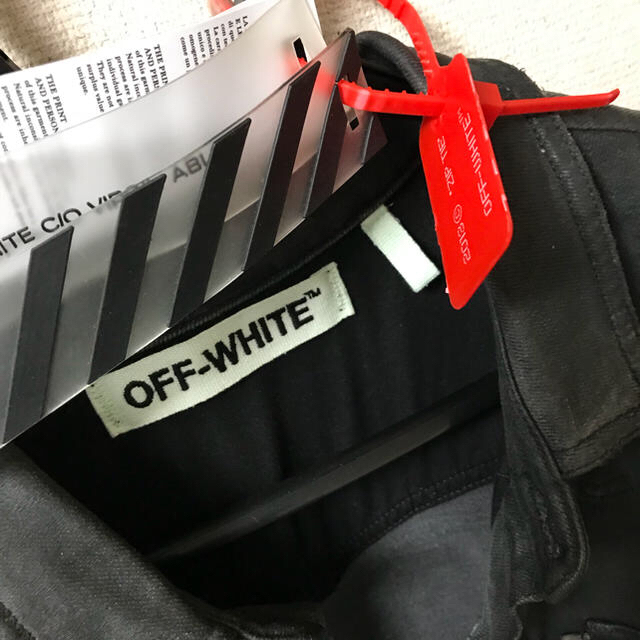 OFF-WHITE(オフホワイト)の正規品 off-white denim jacket black L タグ付 メンズのジャケット/アウター(Gジャン/デニムジャケット)の商品写真