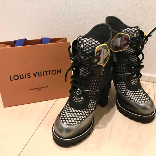 LOUIS VUITTON(ルイヴィトン)のルイヴィトン LOUIS VUITTONブーツ レディースの靴/シューズ(ブーツ)の商品写真