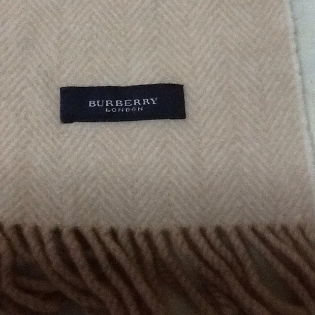 BURBERRY(バーバリー)の美品 バーバリー ウール100% ひざ掛け レディースのファッション小物(ストール/パシュミナ)の商品写真