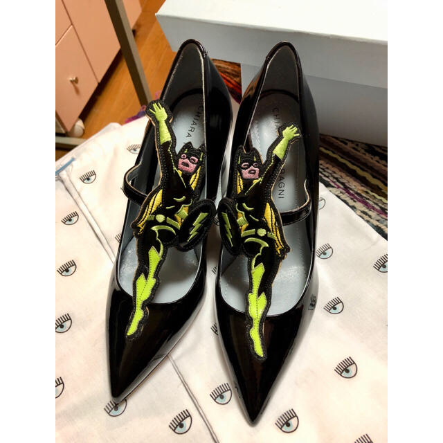 Chiara Ferragni(キアラフェラーニ)のChiara Ferragni superhero パンプス37新品 イタリア製 レディースの靴/シューズ(ハイヒール/パンプス)の商品写真