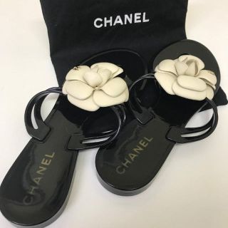 シャネル(CHANEL)の専用 シャネル　ビーチサンダル　カメリア　エナメル・レザー　黒(サンダル)