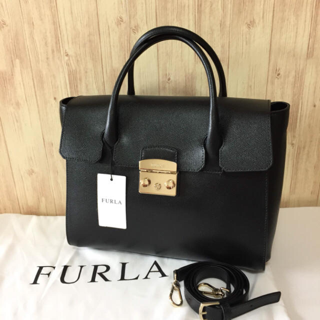 Furla(フルラ)の新入荷!! フルラ メトロポリス ハンド  バッグ 2way ブラック ！M レディースのバッグ(ハンドバッグ)の商品写真