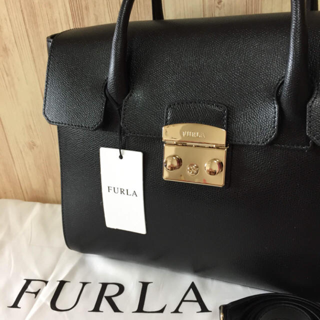 Furla(フルラ)の新入荷!! フルラ メトロポリス ハンド  バッグ 2way ブラック ！M レディースのバッグ(ハンドバッグ)の商品写真