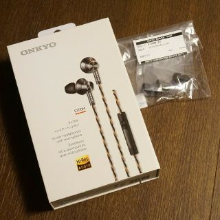 オンキョー(ONKYO)のONKYO ハイレゾイヤホン E-700MB 新品イヤーチップ付き E-700M(ヘッドフォン/イヤフォン)