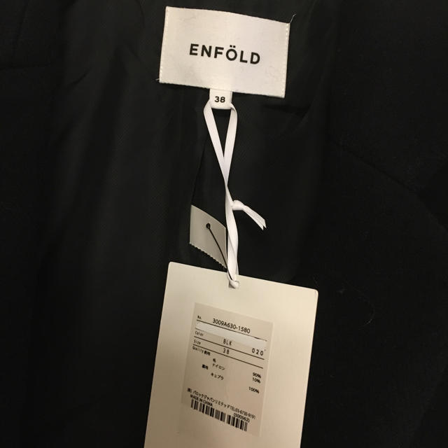 ENFOLD(エンフォルド)のエンフォルド チェスターコート 38 ブラック 黒 新品タグ レディースのジャケット/アウター(チェスターコート)の商品写真