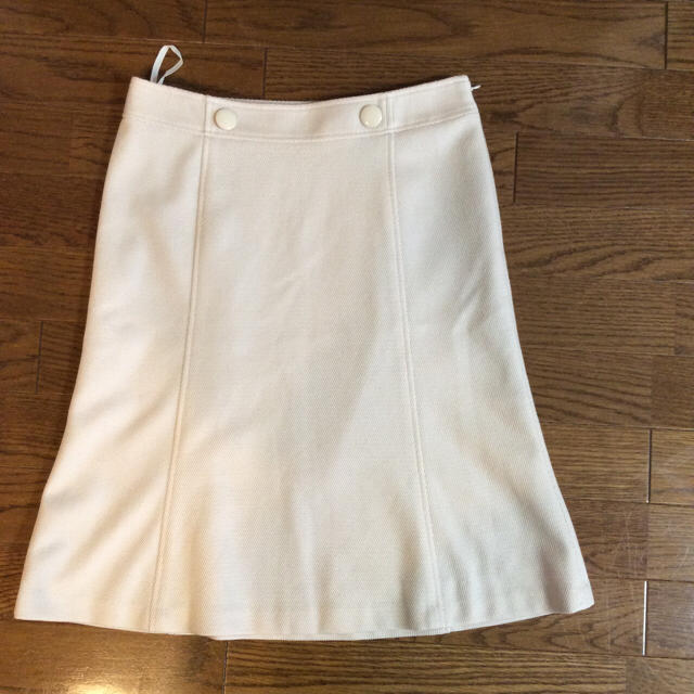ICB(アイシービー)の新品 ICBベージュ スカート レディースのスカート(ひざ丈スカート)の商品写真