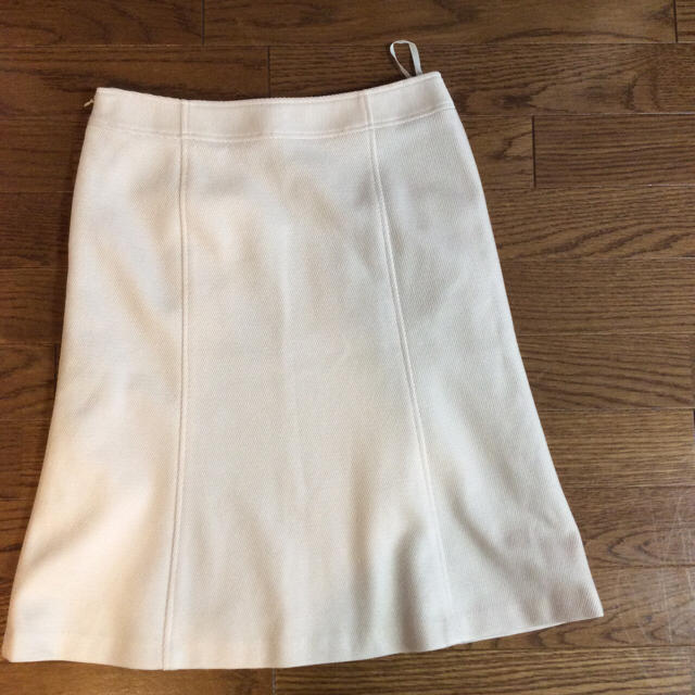 ICB(アイシービー)の新品 ICBベージュ スカート レディースのスカート(ひざ丈スカート)の商品写真