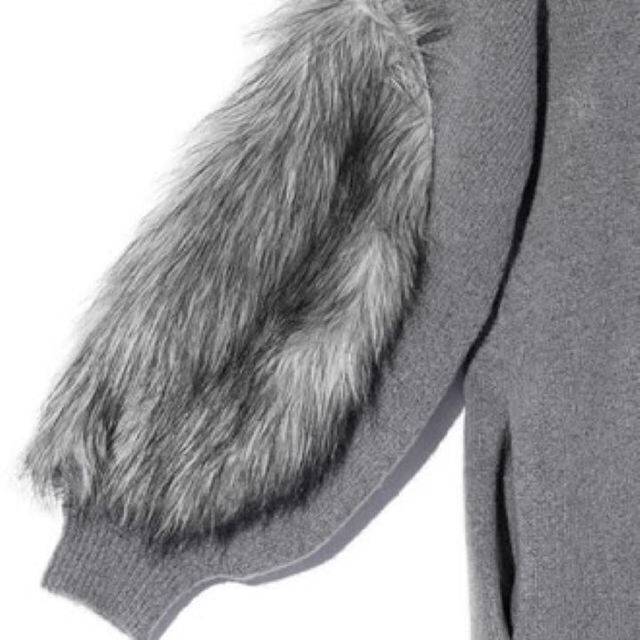 CECIL McBEE(セシルマクビー)のダレノガレ明美 ポイントエコファーニットロングカーディガン レディースのジャケット/アウター(毛皮/ファーコート)の商品写真