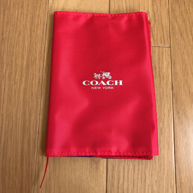 COACH(コーチ)の【美品】COACHコーチ ブックカバー 文庫本 ポーチ付き 赤レッド 雑誌付録 レディースのファッション小物(ポーチ)の商品写真