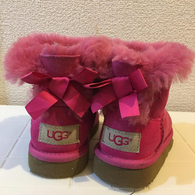 UGG(アグ)のugg アグ リボン キッズ ブーツ トドラー MINI BAILEY BOW キッズ/ベビー/マタニティのベビー靴/シューズ(~14cm)(ブーツ)の商品写真